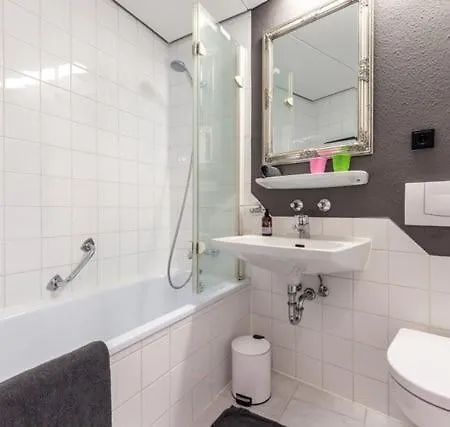 An Der Kongresshalle Mit Blick Ueber Stadt