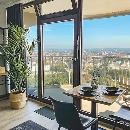 An Der Kongresshalle Mit Blick Ueber Stadt