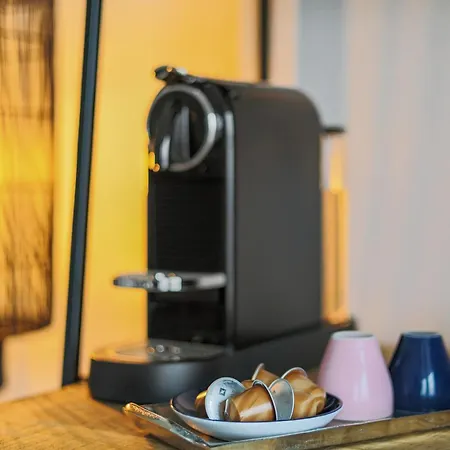 An Der Kongresshalle Mit Blick Ueber Stadt